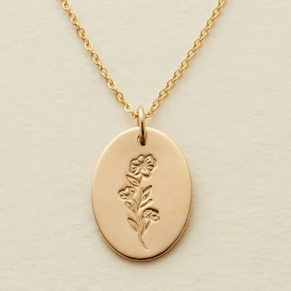 Bohemian Floral Family Engraved Pendant Necklace - Picture 10 of 16